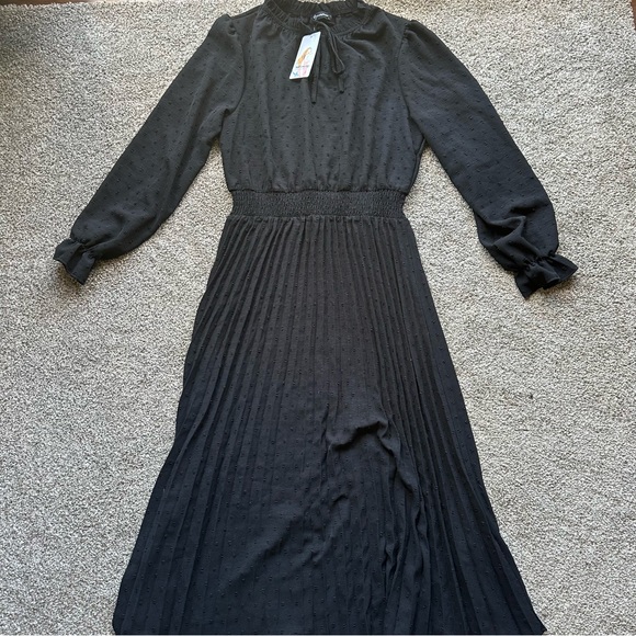 Long Sleeve V Neck Swiss Dot Pleated A Line Flowy Black Dress Wedding Formal - Picture 5 of 10